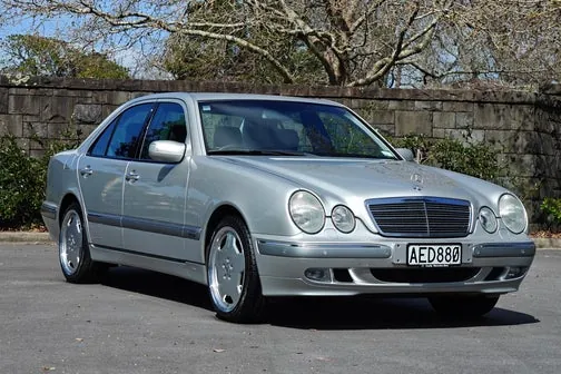Mercedes-Benz E 320