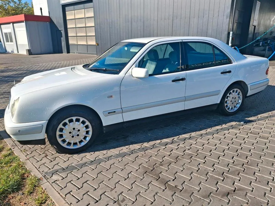 Mercedes-Benz E