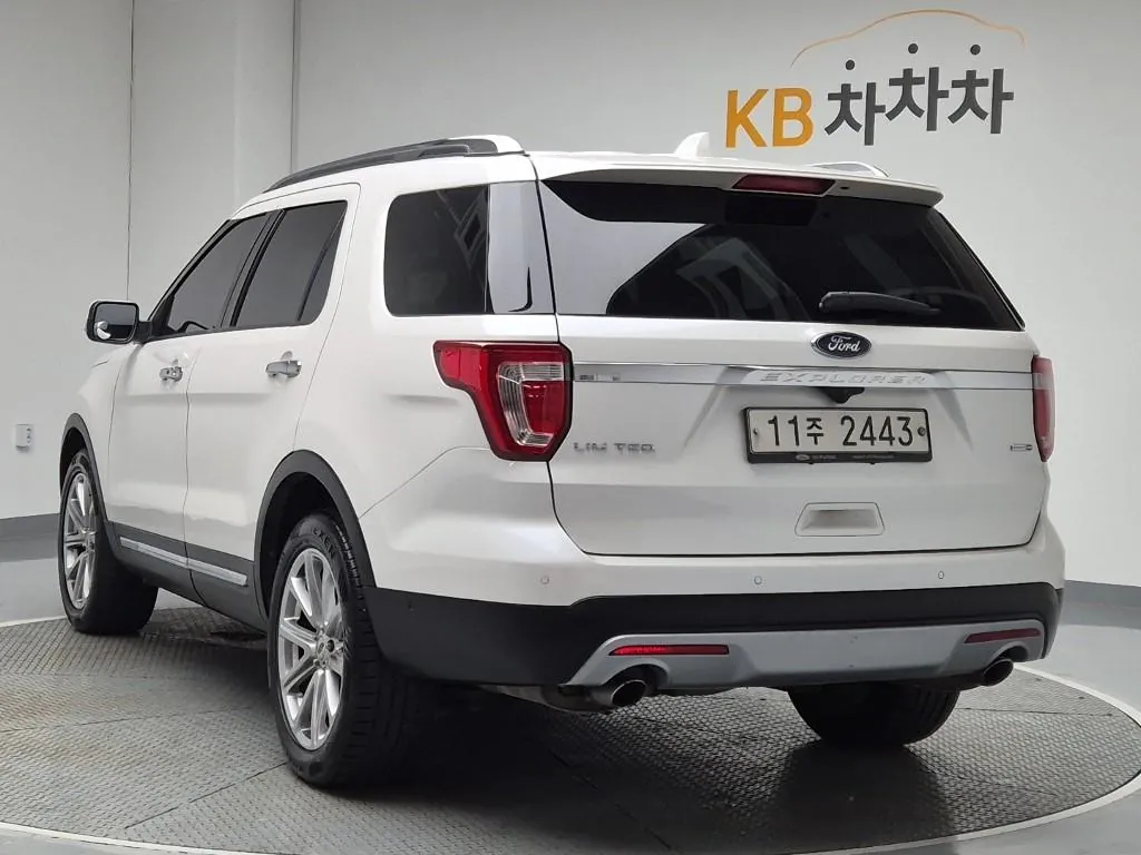 Ford Explorer 2016 photo 2