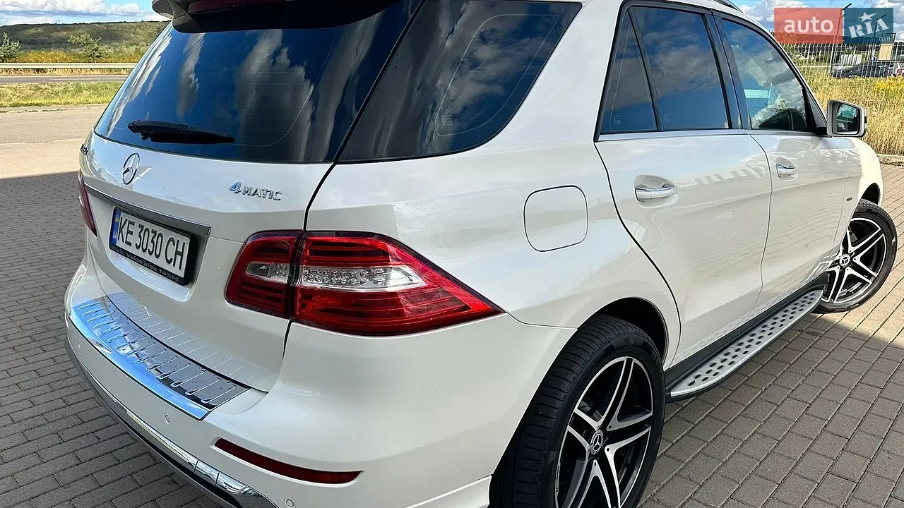 Mercedes-Benz M-Class 2012 photo 3