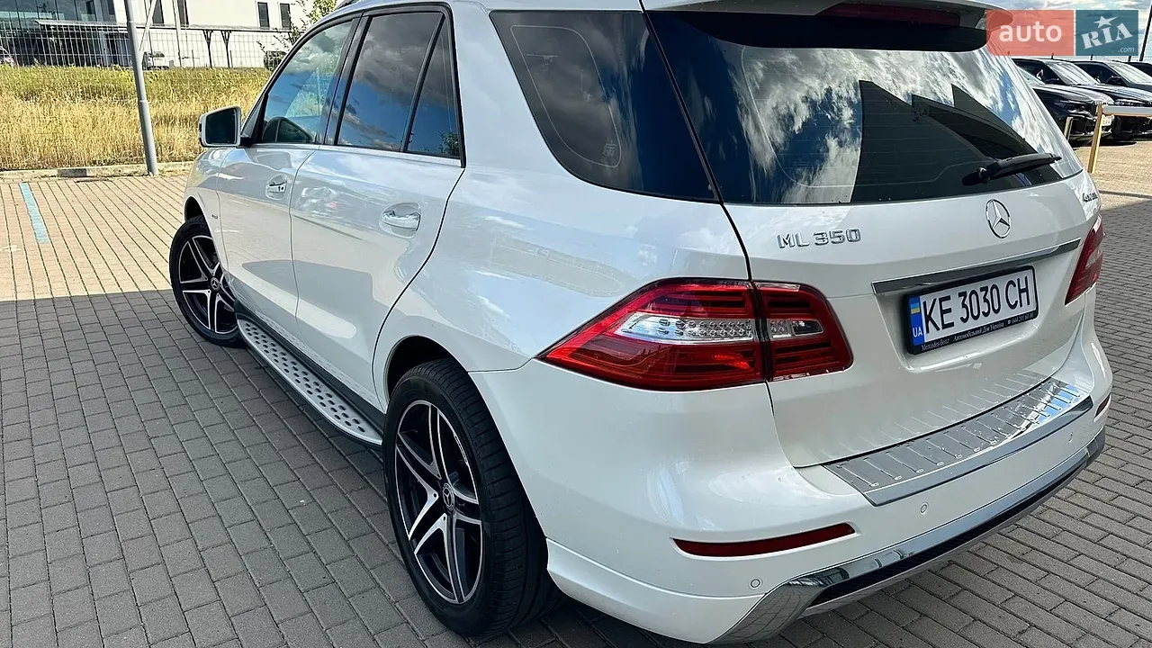 Mercedes-Benz M-Class 2012 photo 2