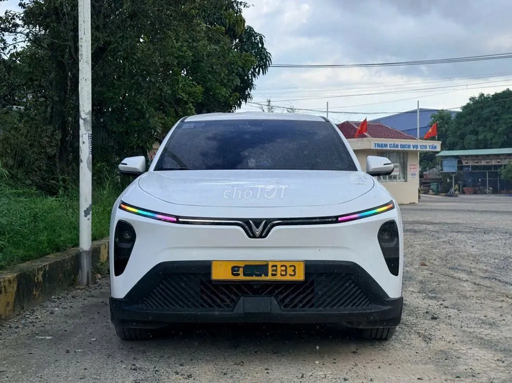 Vinfast Limo Green