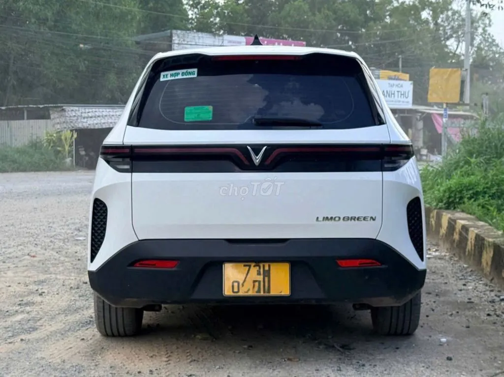 Vinfast Limo Green 2026 photo 3