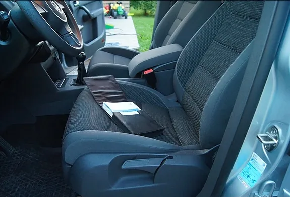 Volkswagen Touran 2012 photo 2