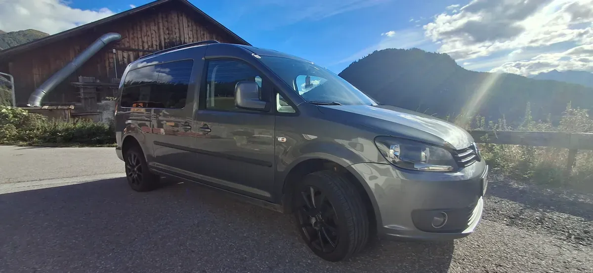 Volkswagen Caddy 2011 photo 2