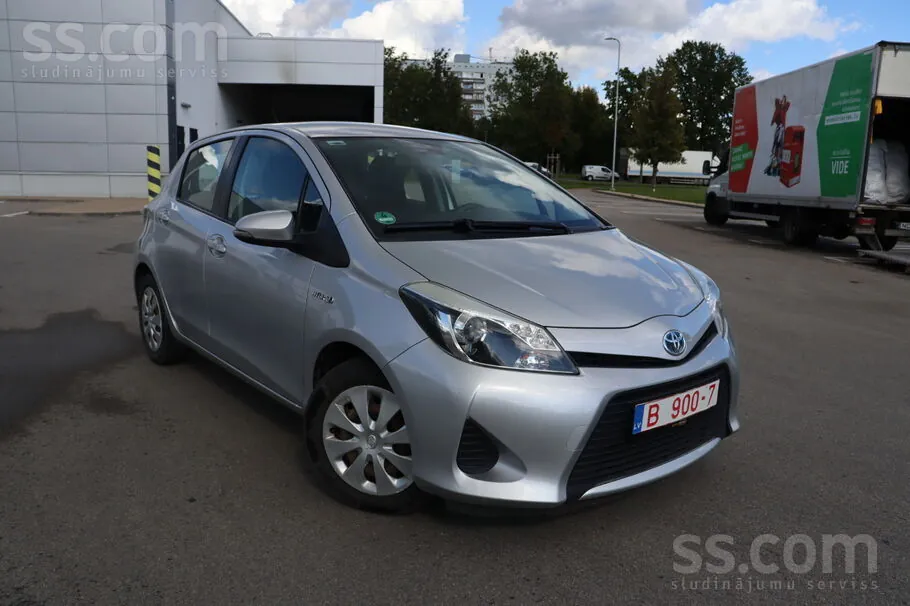 Toyota Yaris 2013 photo 3
