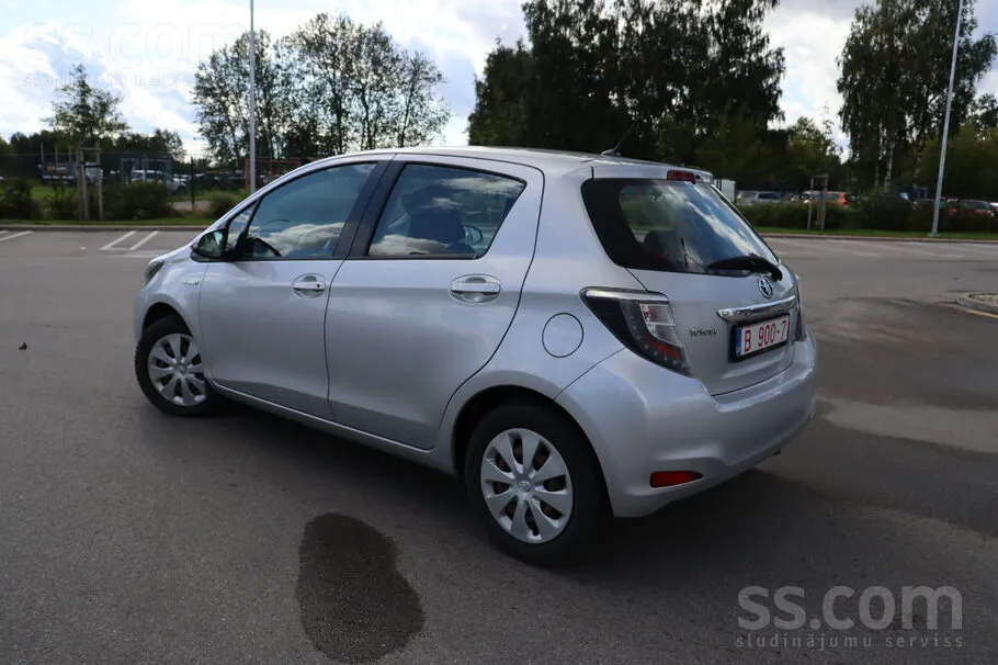 Toyota Yaris 2013 photo 4