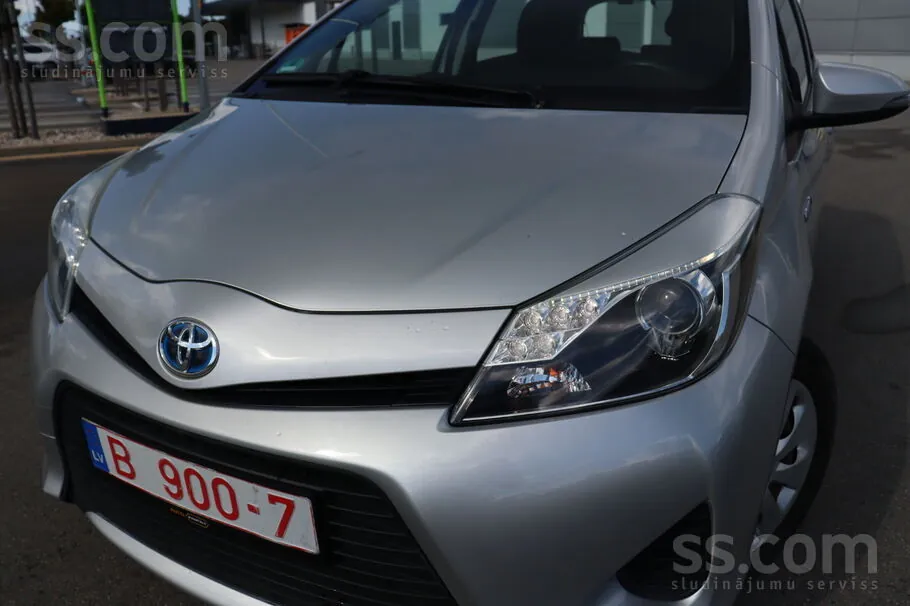 Toyota Yaris 2013 photo 2