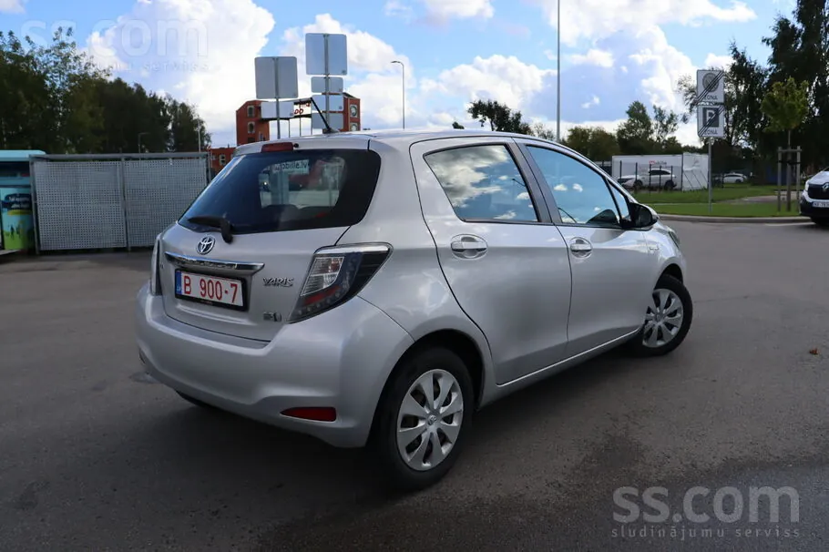 Toyota Yaris 2013 photo 5