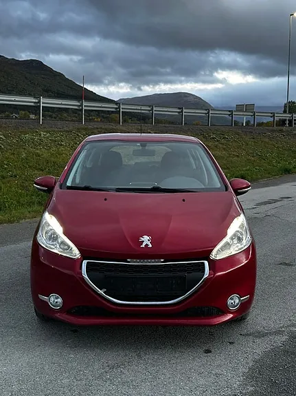 Peugeot 208 2013 photo 2