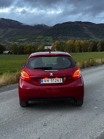 Peugeot 208 2013 photo 4