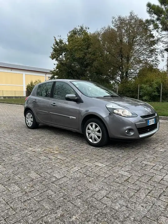 Renault Clio 2009 photo 4