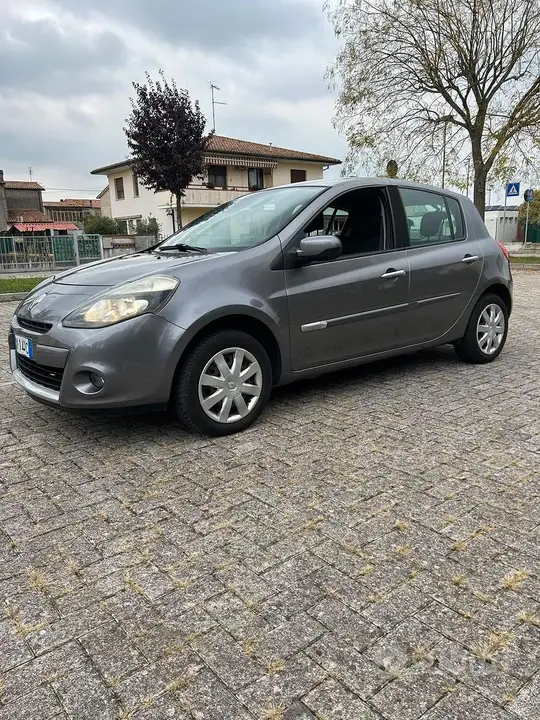 Renault Clio 2009 photo 3