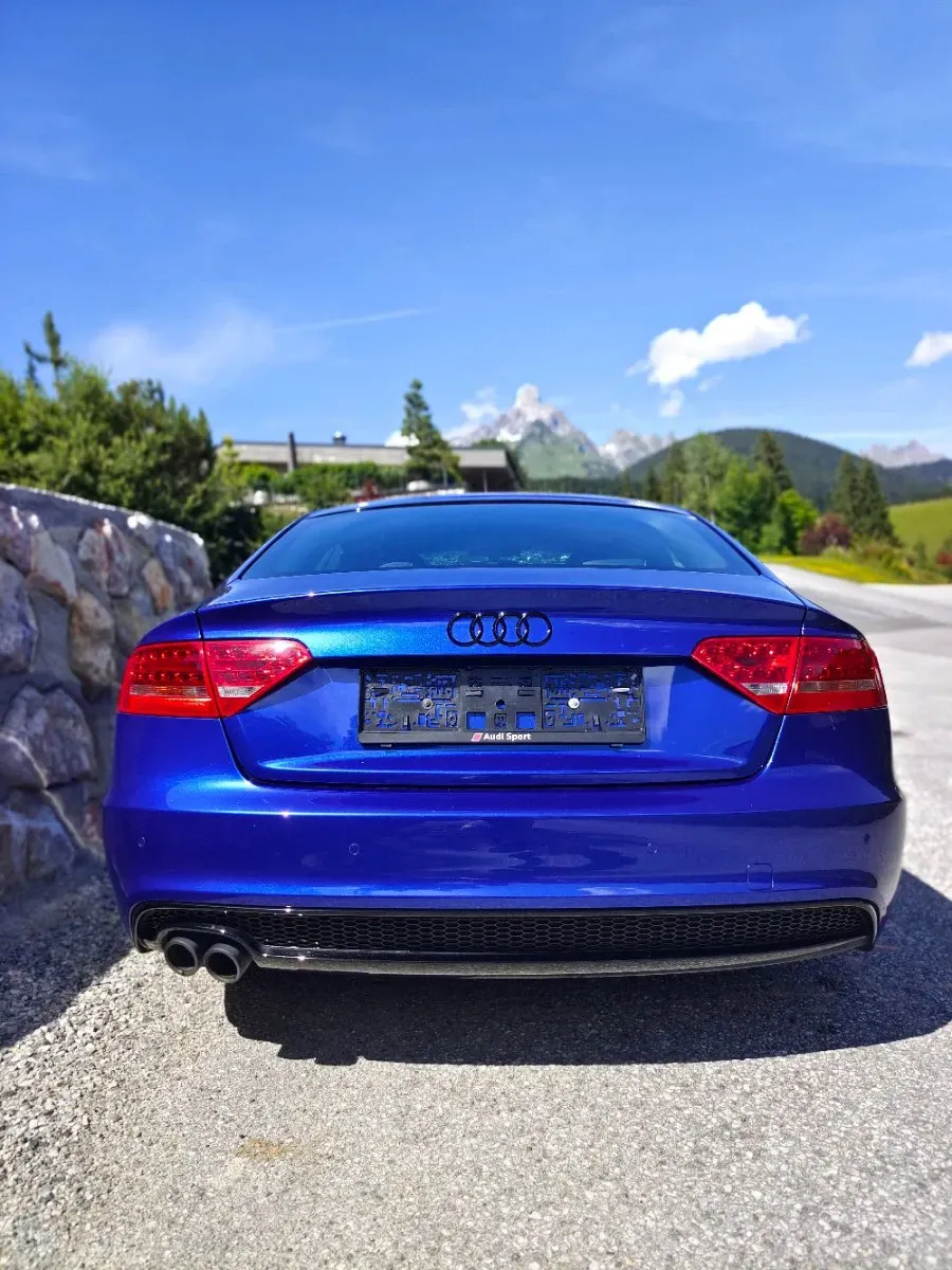 Audi A5 2011 photo 2