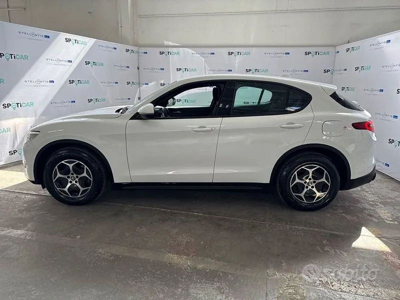 Alfa Romeo Stelvio 2022 photo 2