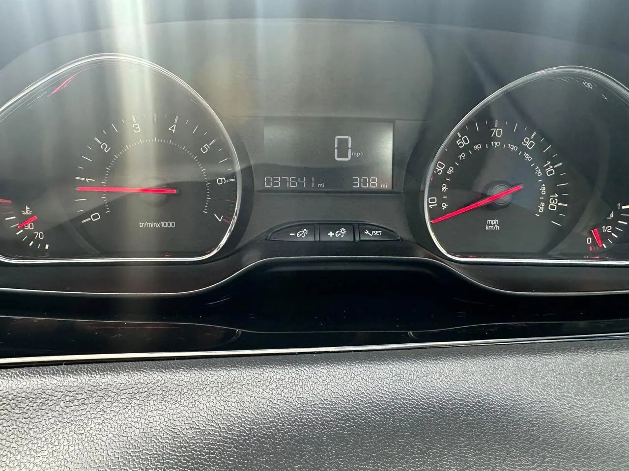 Peugeot 208 2014 photo 2