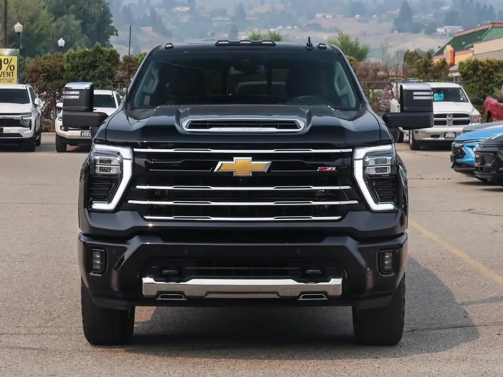 Chevrolet Silverado 3500 2025 photo 2