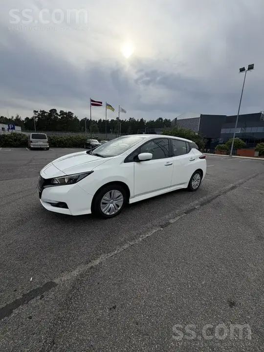 Nissan Leaf 2023 photo 2