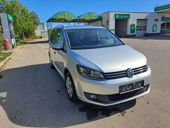 Volkswagen Touran 2014 photo 2