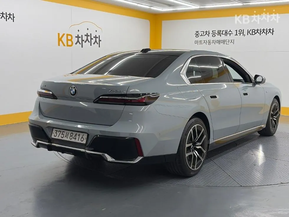 BMW 7 Series 2023 photo 4