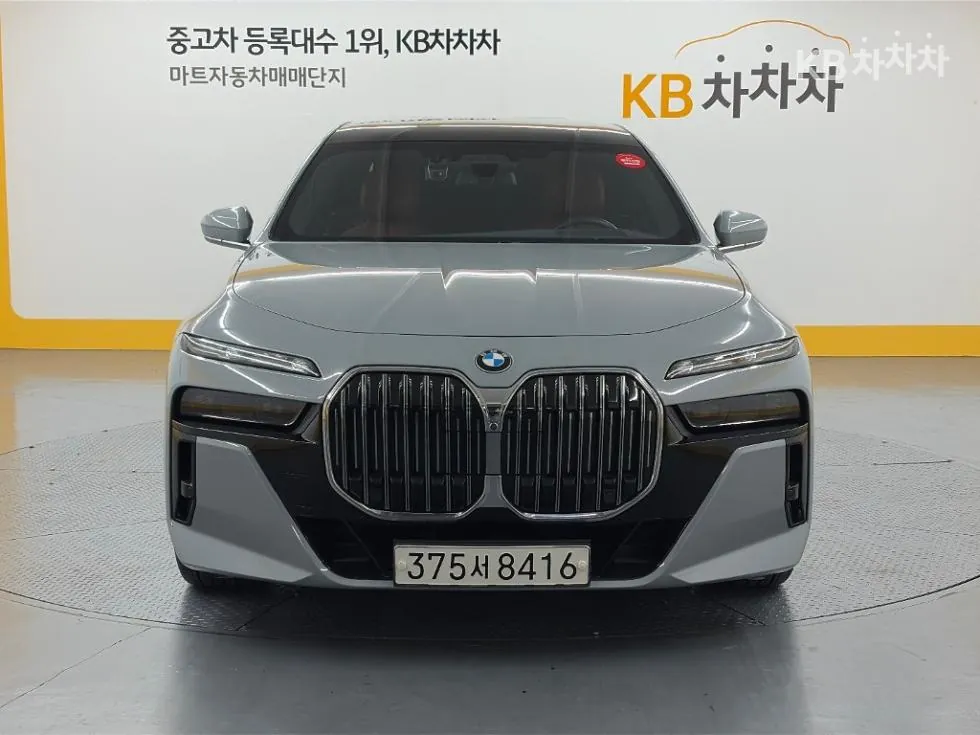 BMW 7 Series 2023 photo 2