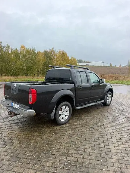 Nissan Navara 2011 photo 4