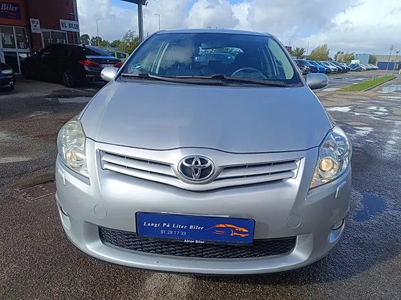 Toyota Auris 2012 photo 2