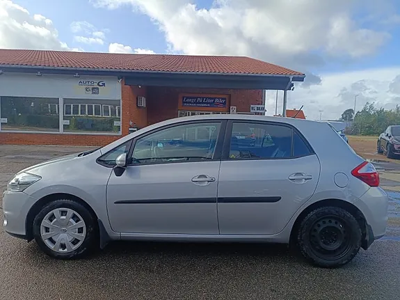 Toyota Auris 2012 photo 5
