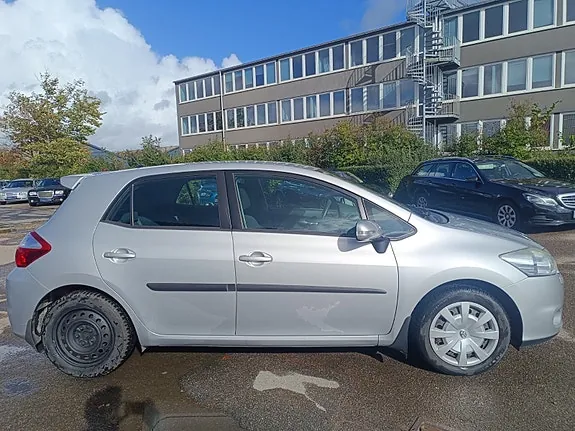 Toyota Auris 2012 photo 4