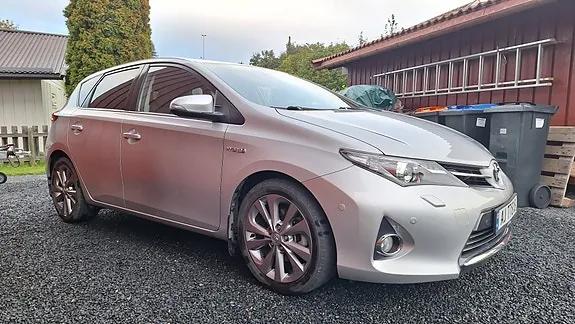 Toyota Auris 2013 photo 2
