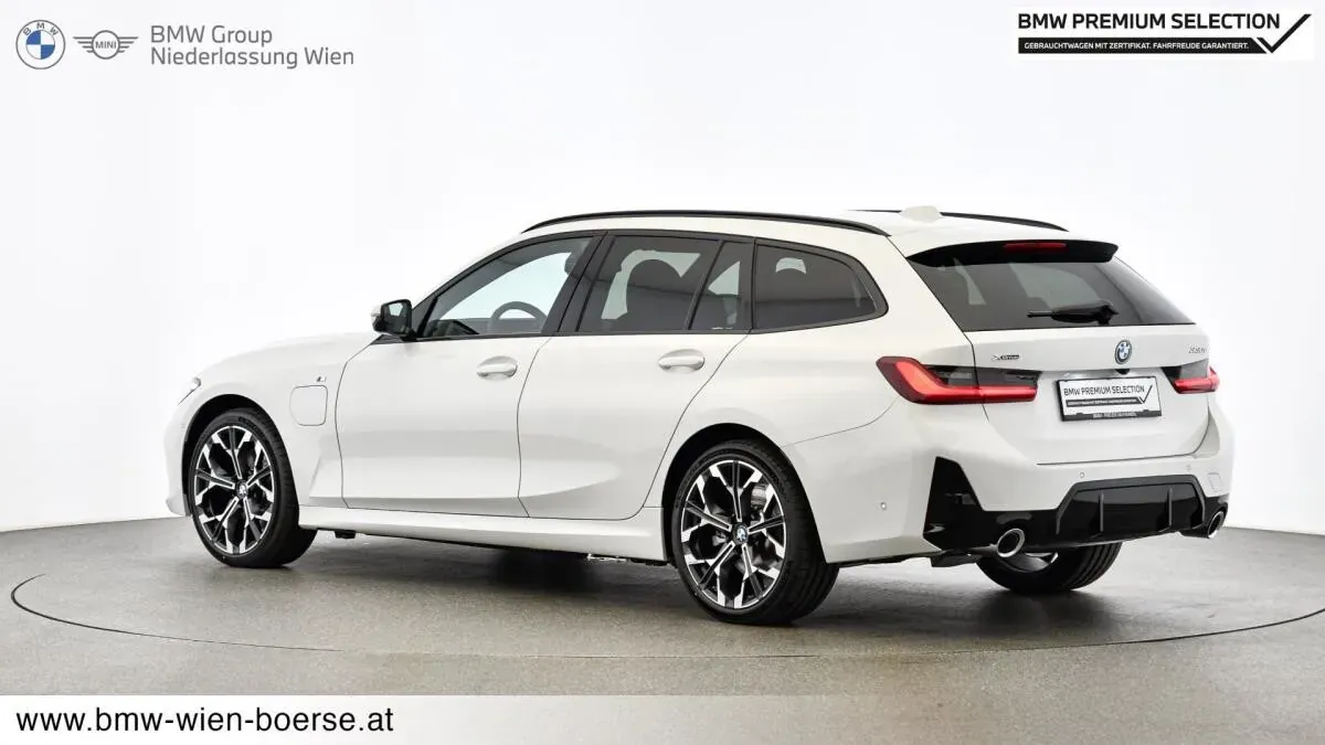 BMW 3 Series 2024 photo 3