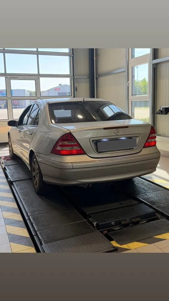 Mercedes-Benz C200