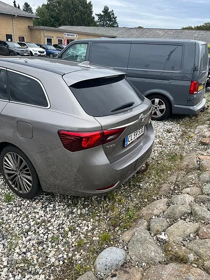 Toyota Avensis 2015 photo 2