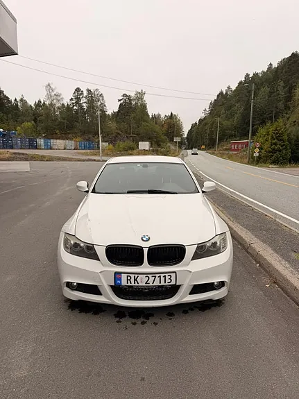 BMW 318I 2009 photo 4