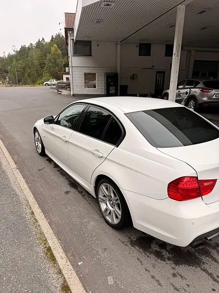 BMW 318I 2009 photo 3