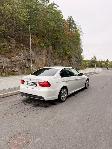 BMW 318I 2009 photo 2