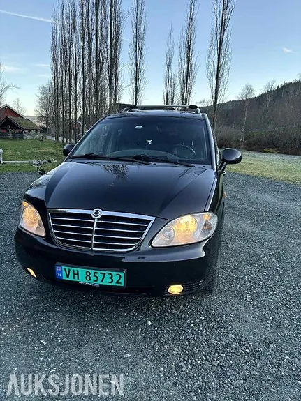 KG Mobility Rodius 2011 photo 4