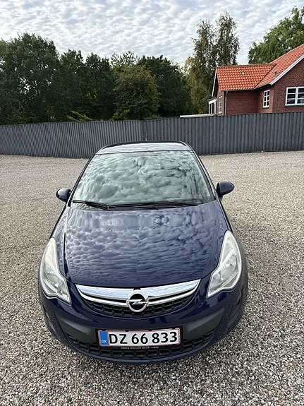 Opel Corsa 2011 photo 2