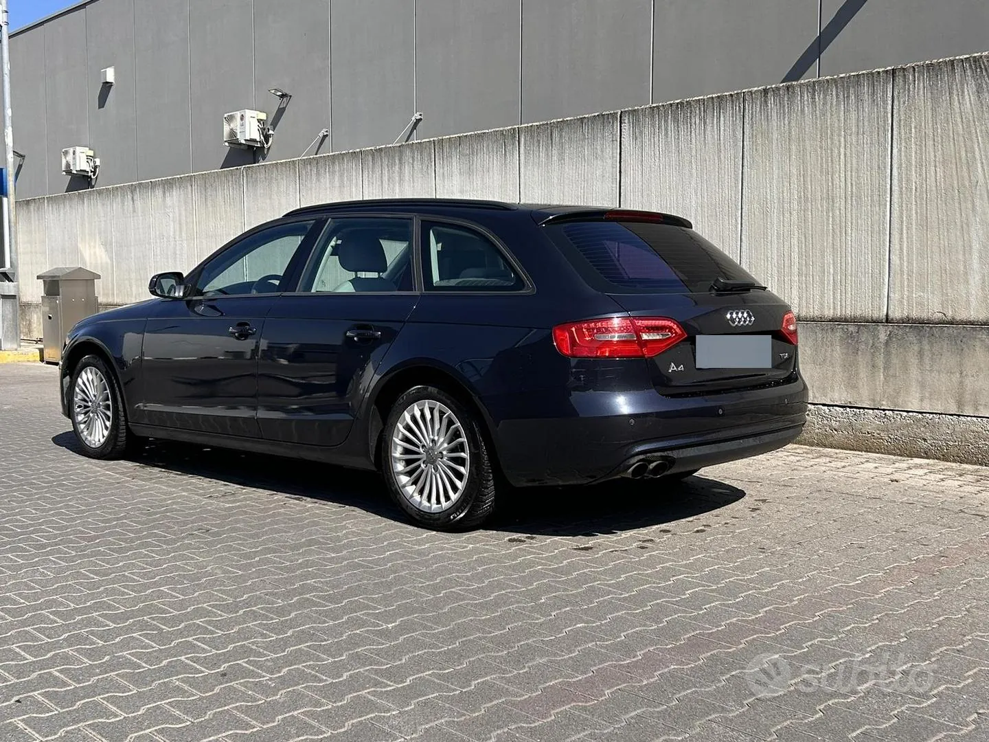 Audi A4 Avant 2012 photo 2