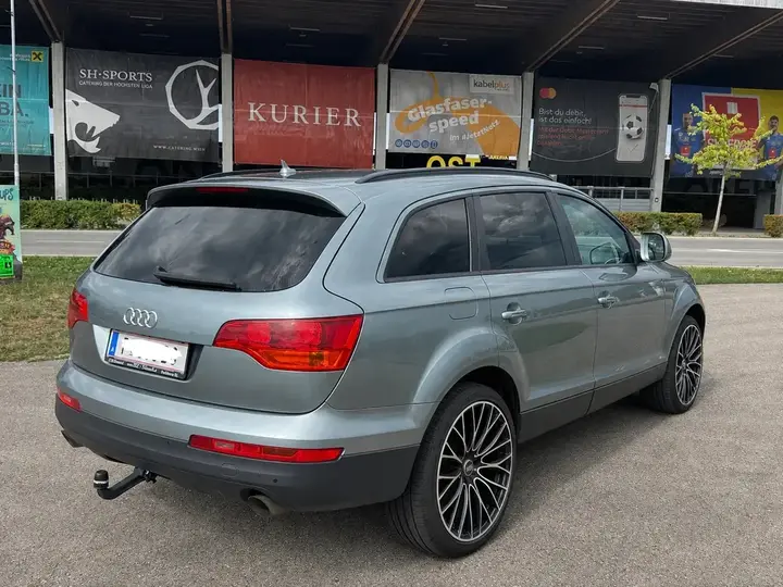 Audi Q7 2008 photo 2