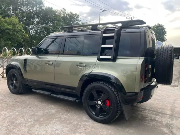 Land Rover Defender 2023 photo 2