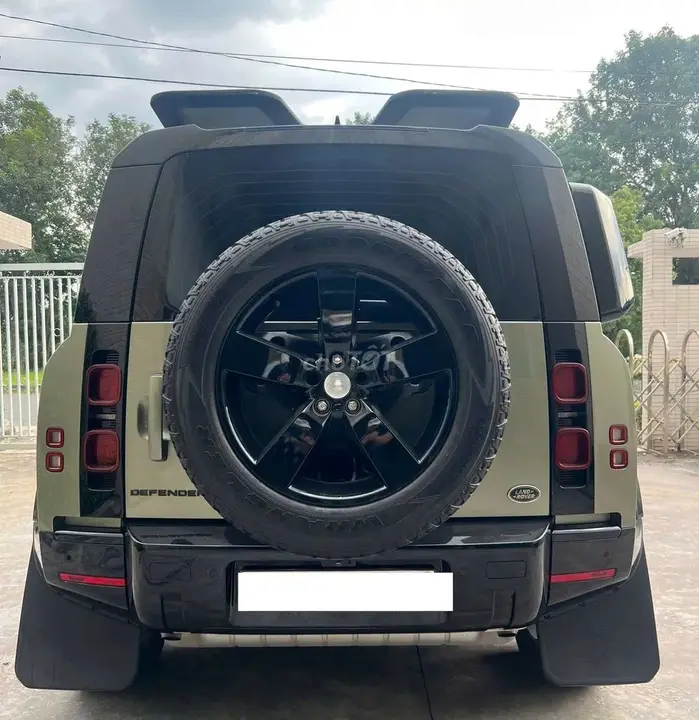 Land Rover Defender 2023 photo 5