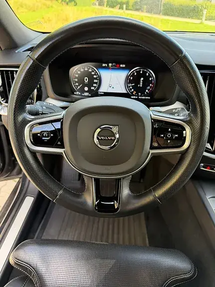 Volvo V60 2019 photo 2