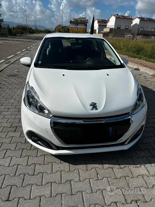 Peugeot 208 2019 photo 2