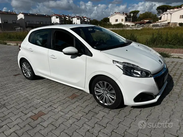 Peugeot 208 2019 photo 3