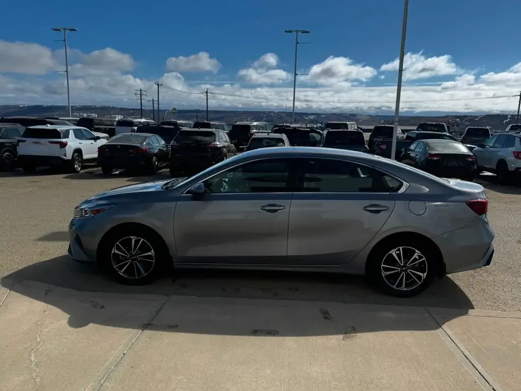 Kia Forte 2023 photo 4