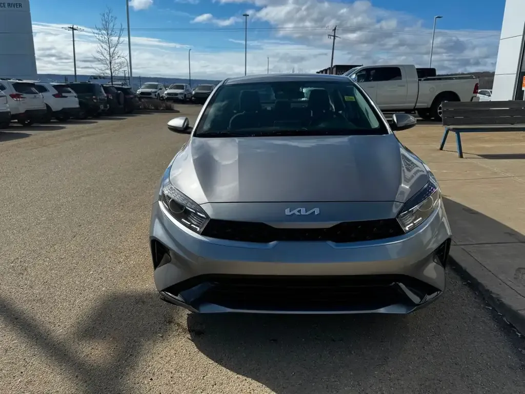 Kia Forte 2023 photo 2