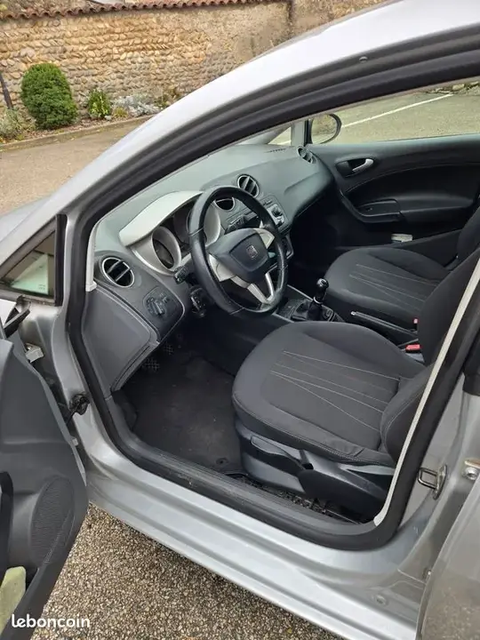 Seat Ibiza 2012 photo 3