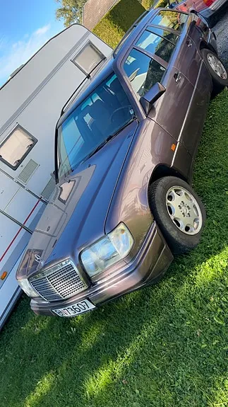 Mercedes-Benz E300 1991 photo 5