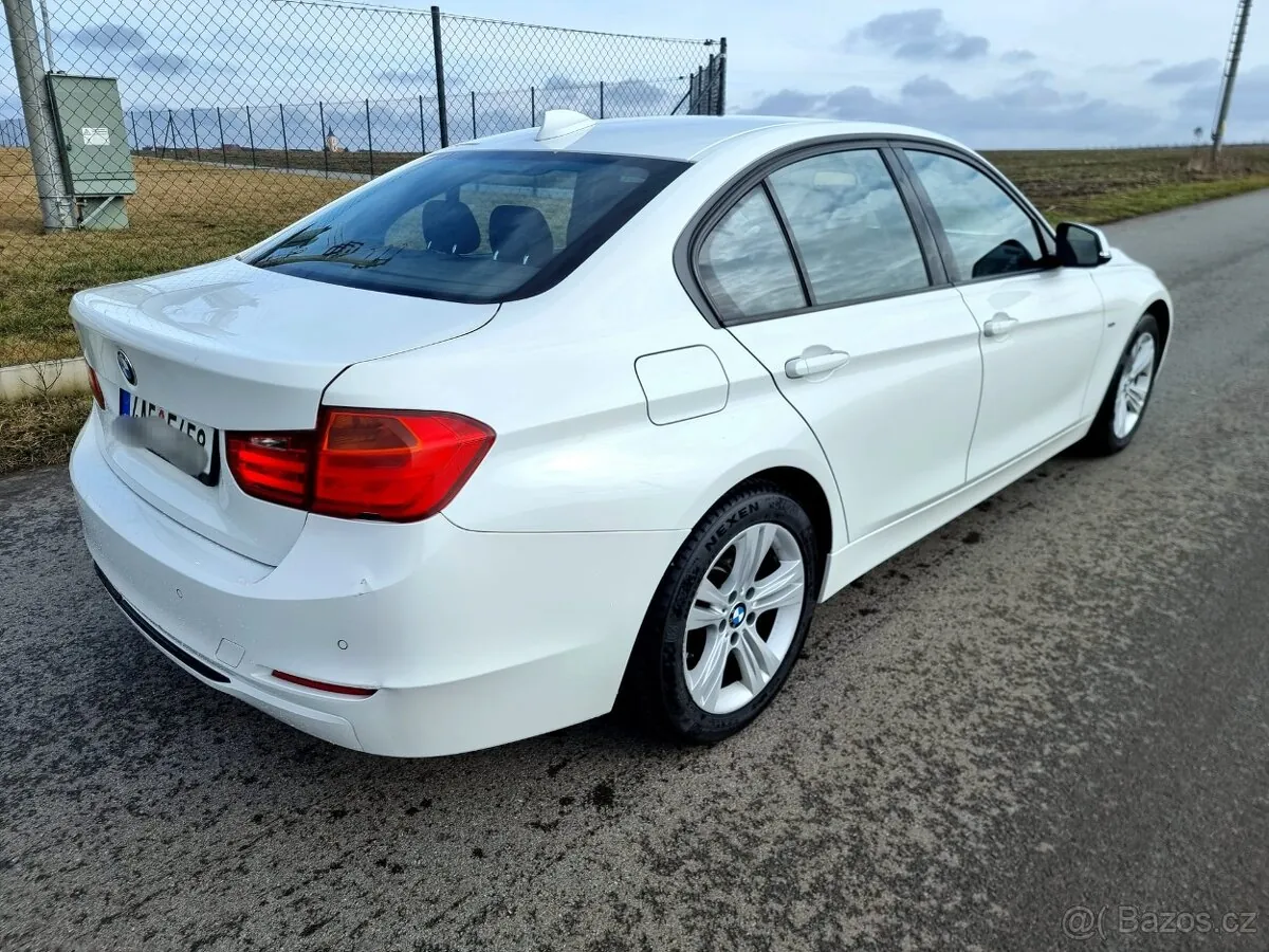 BMW 318D F30 2013 photo 3